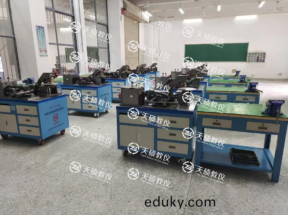 裝(zhuang)配鉗工實(shi)訓(xun)室